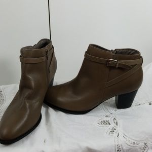 Stack Heel Leather Ankle Boot 8 wide width